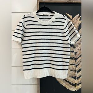 Abercrombie & Fitch Black and White Knit Top